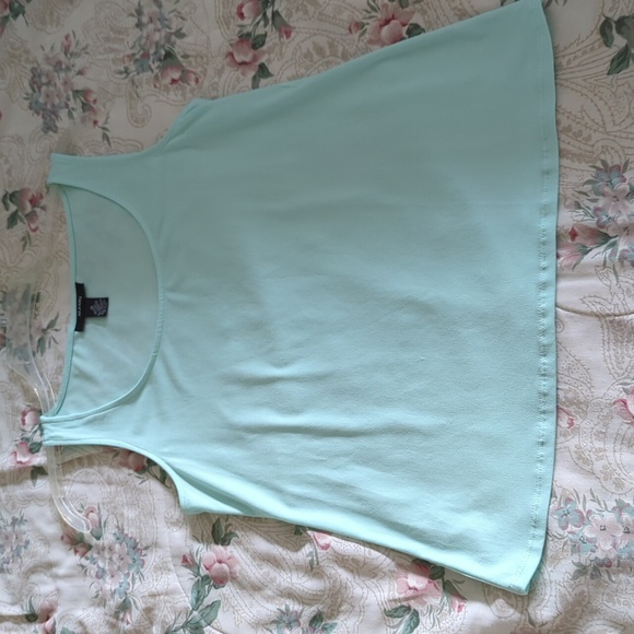 Asymmetrical Floral Lace Top With Matching Tank - Picture 3 of 7